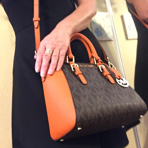 ๐ผ๐ฅNew Michael Kors Bag ๐ผ - Picture 2 of 8